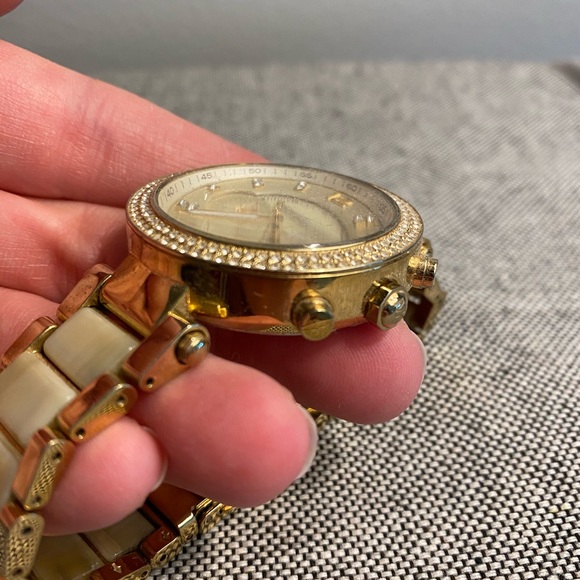 Stunning gold Michael Kors Watch! main image 6